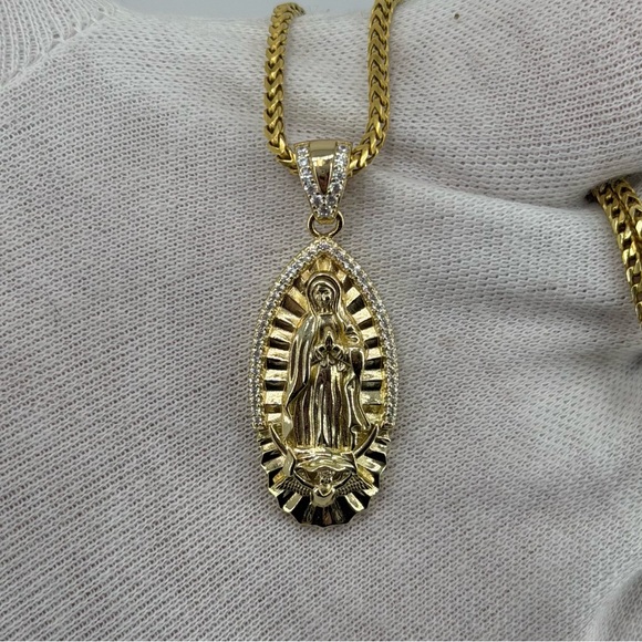 925 Sterling Silver 18K Gold Plated Virgin Mary Pendant Iced CZ 8g Unisex - Picture 5 of 7
